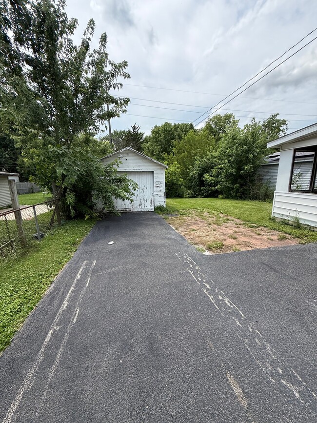 Photo - 2061 N College St