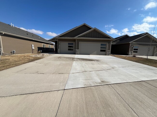 Photo - Spacious 2 Bed/2 Bath House with 3 Car Garage!