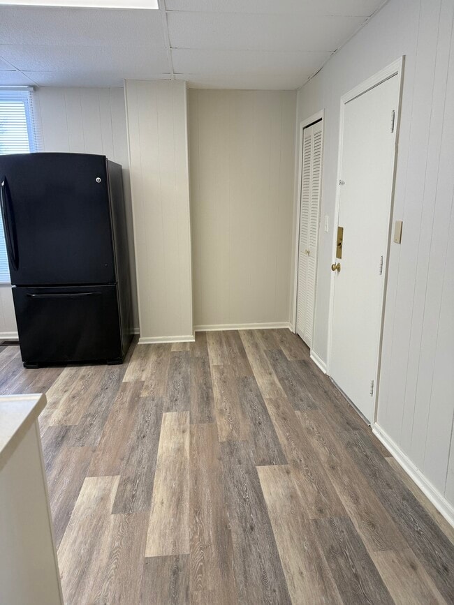 Photo - 813 W Saint James St