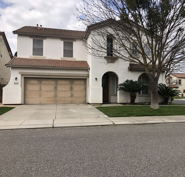 INGROUND POOL with pool service provided - INGROUND POOL with pool service provided House
