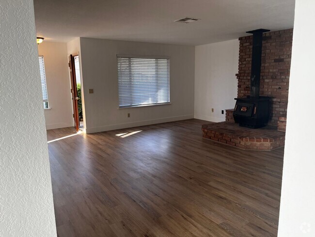 Building Photo - Nice 3 bed 2 bath in Heritage Ranch Rental