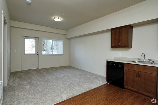 1BR, 1BA - 546 SF - Vintage at Lakewood Seniors