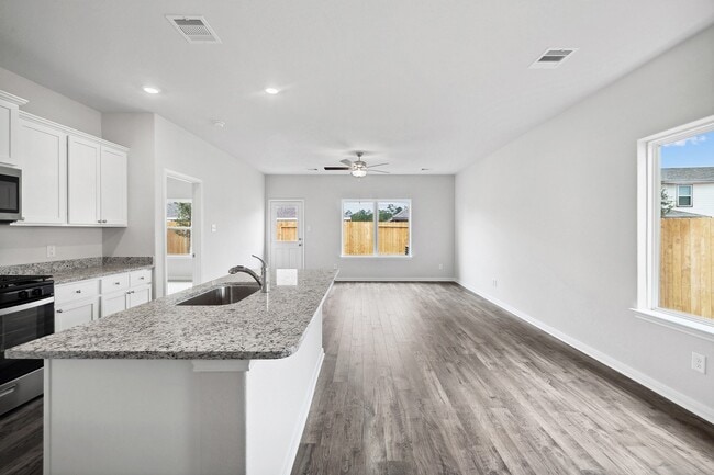 Photo - 5910 Peony Pl