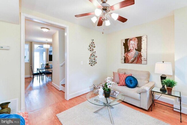 Photo - 1648 L St NE