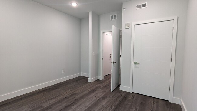 Photo - 2252 N Delhi St Unidad 3