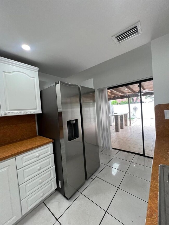 Photo - 526 NW 99th Ct