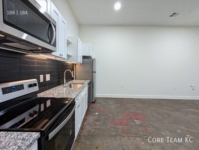 Photo - 3100 E Gillham Plaza Unit 201