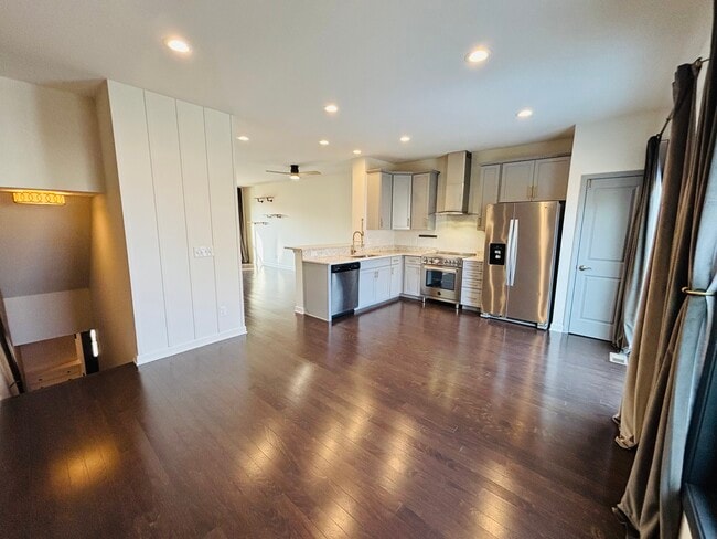 Photo - 160 Hamilton Ave NW