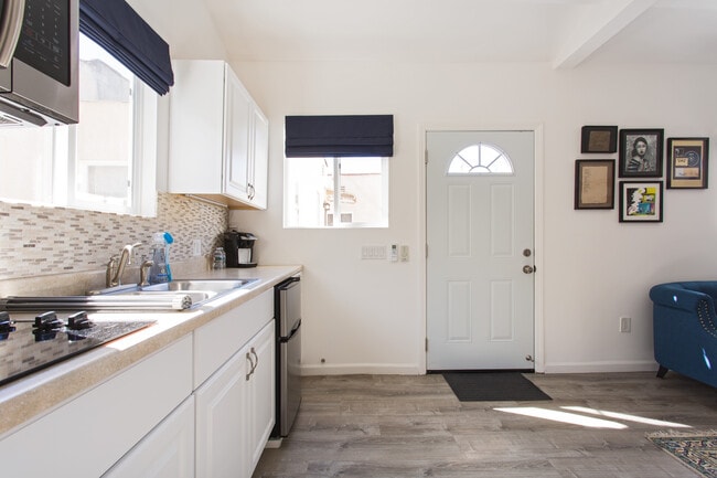 Photo - 3309 1/2 London St Unit The London Suite