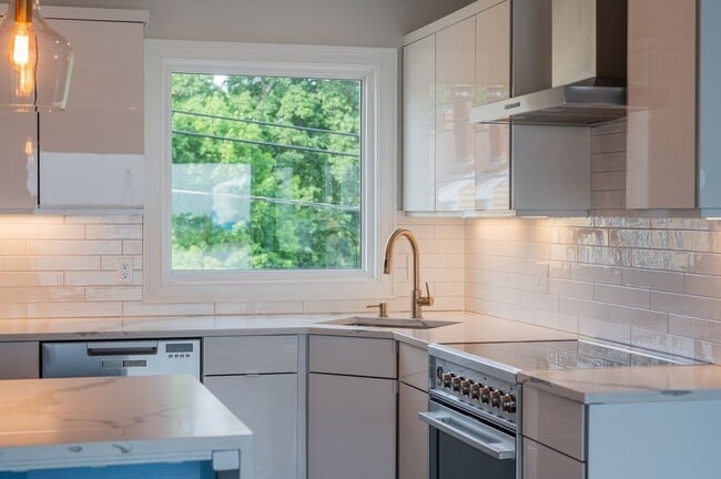 Photo - 82 Webb St Unit 2L