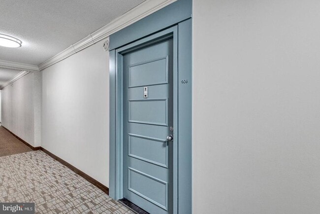 205 Yoakum Pkwy Unit 906
