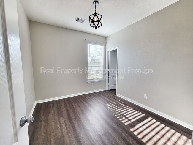 Photo - 1618 Cintola Ln