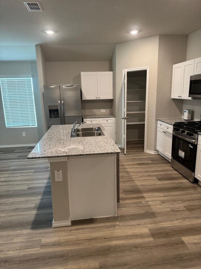 Photo - 1504 Tin Roof Rd