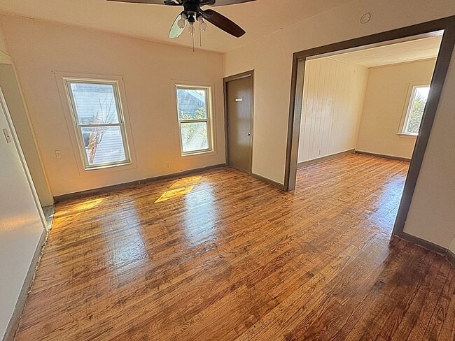 Building Photo - 630 Carbon St Unit #2 Rental