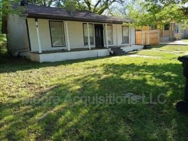 Building Photo - 810 W Day St Rental