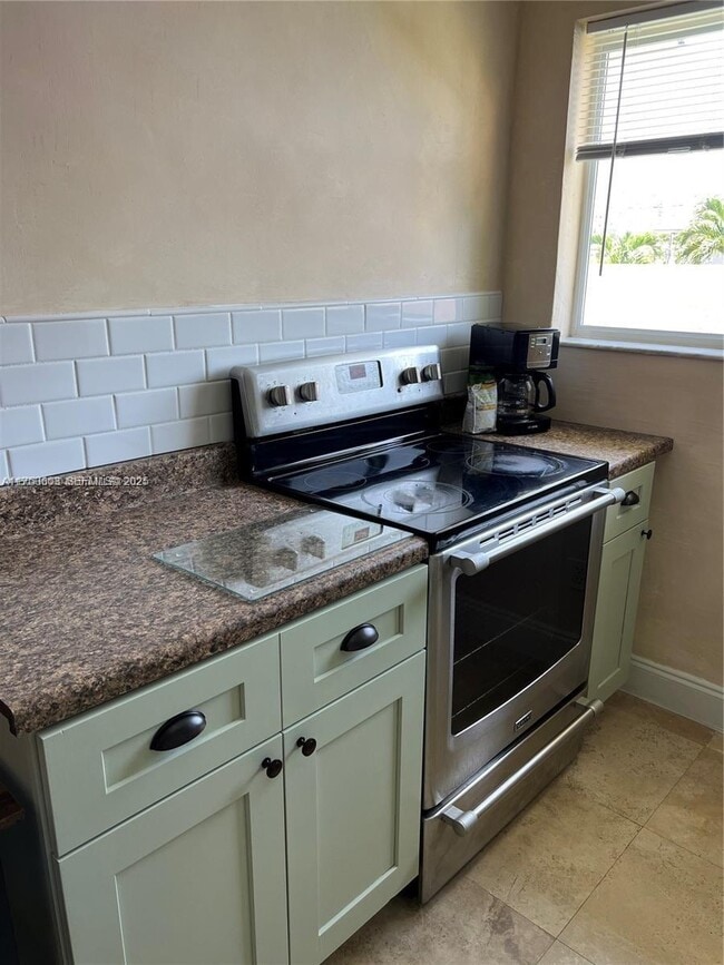 Photo - 680 SW 10th St Unit 7