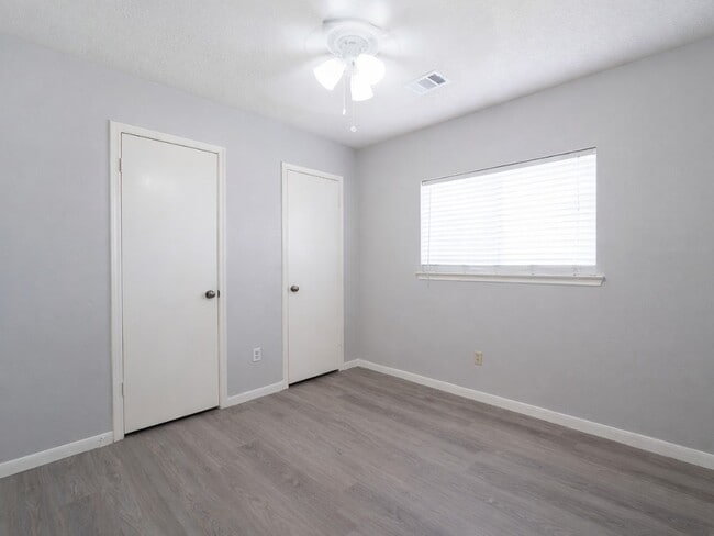 Photo - 16003 Surrey Woods Dr