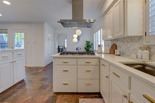 Photo - 407 Southchester Ln