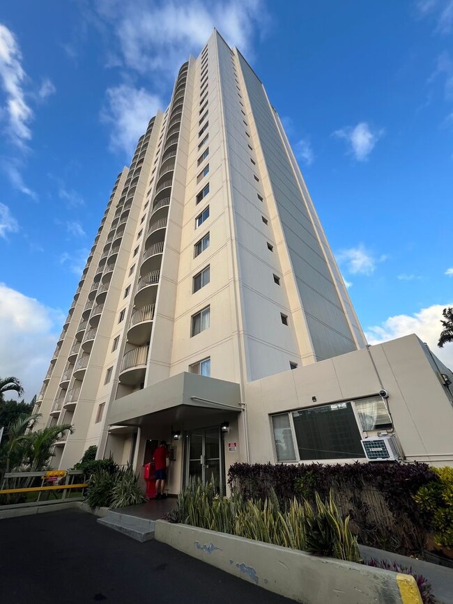 Building Photo - Beautiful 1/1/1 with Sunset Views