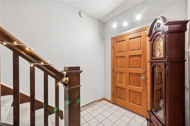 Photo - Bright and Roomy 6-Bedroom in McKees Rocks with Garage