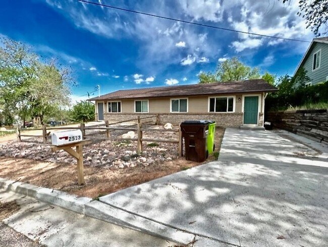 Photo - 2511 Park Pl Unidad 2511 Park Place #B