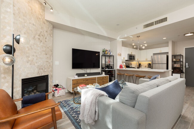 Building Photo - 1240 India St Unit 100