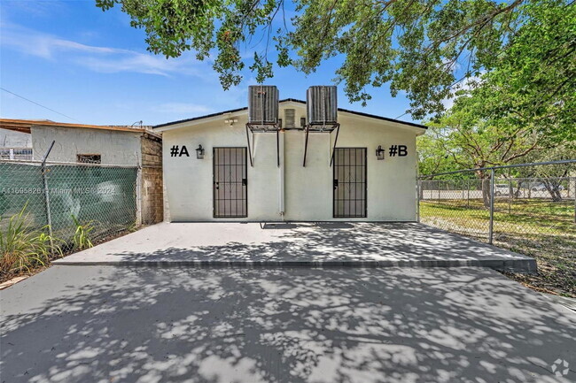 Building Photo - 5424 Pembroke Rd Unit A Rental