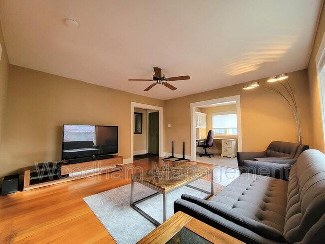 Photo - 407 N Broadway Ave