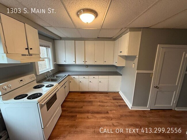 1303 S Main St