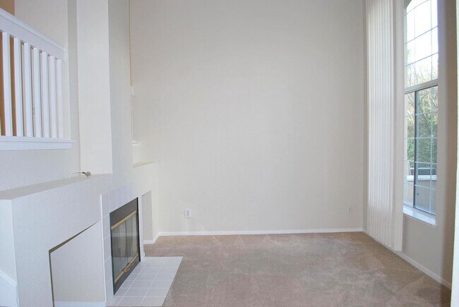 Photo - Bright & Modern Townhouse in Beautiful Danville! Close to Blackhawk Plaza!