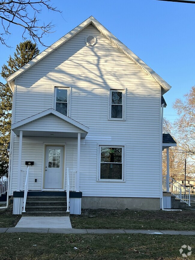 Building Photo - 119 E Elm St Unit 4 Rental