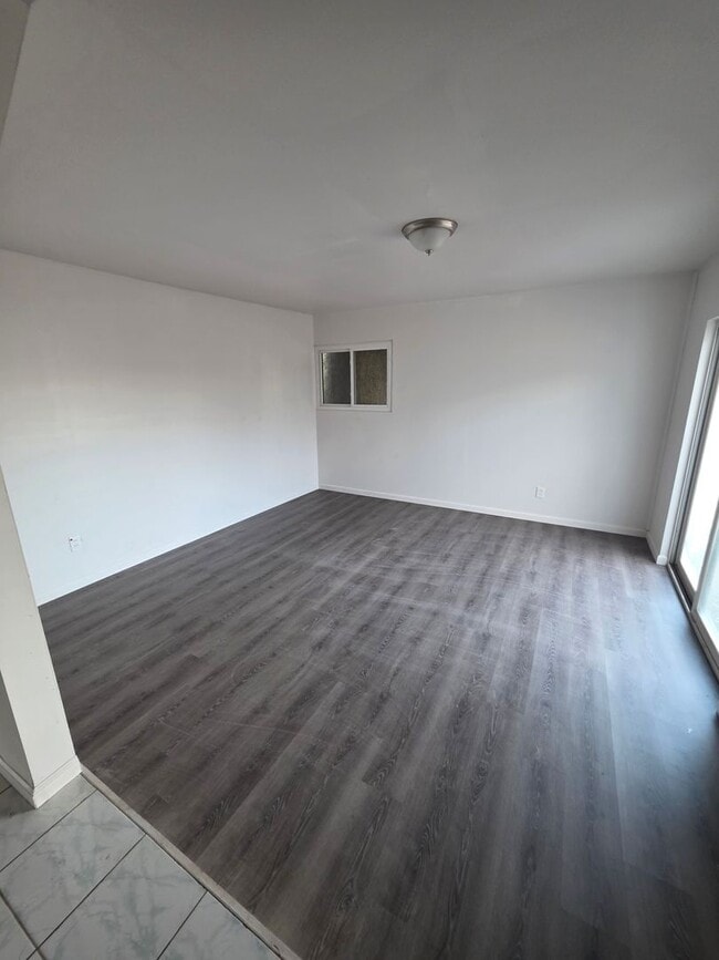 Building Photo - LIMITED TIME**NO APPLICATION FEE**1/2 OFF DEPOSIT**