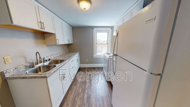 Photo - 208 S 5th St