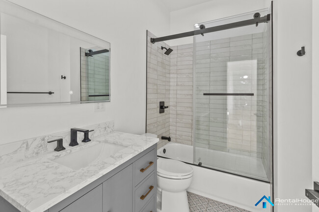 Photo - 2821 Avenel St