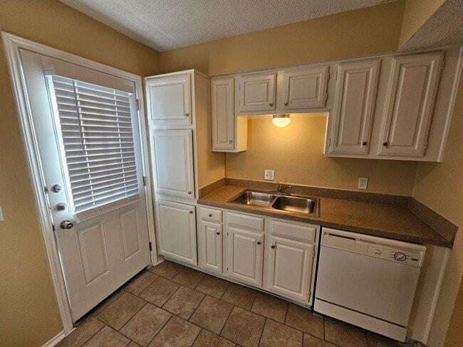 Photo - 1400 Darr St Unit acBUTT02
