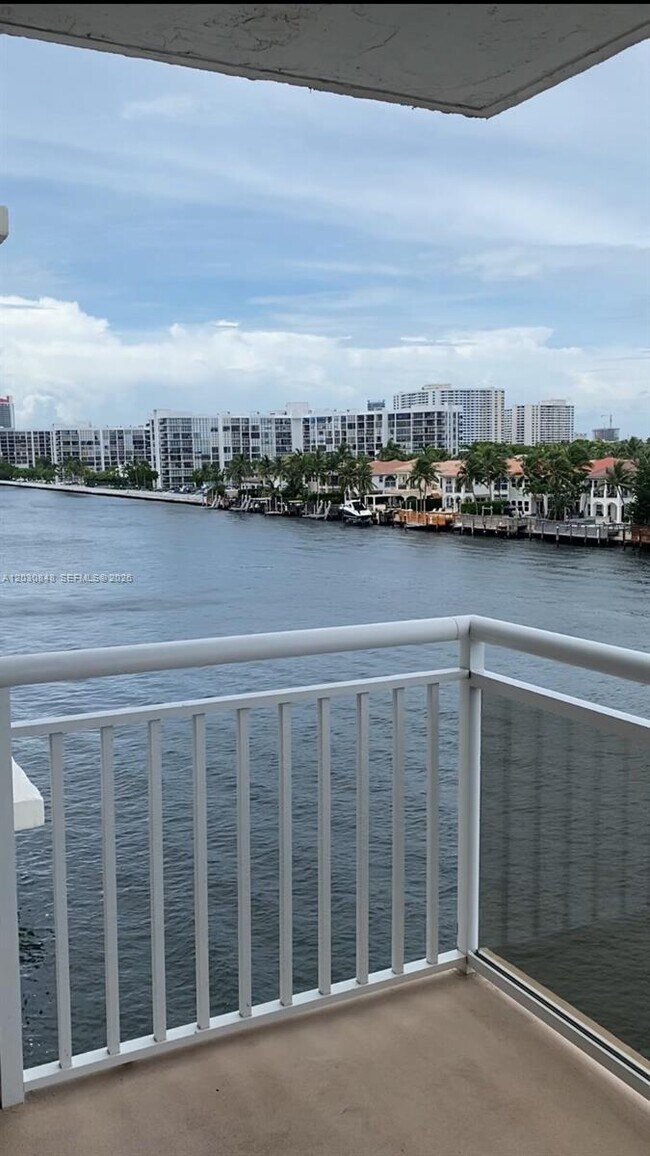 Building Photo - 1600 S Ocean Dr Unit 5A
