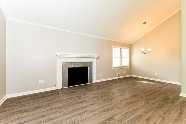 Photo - 430 Rosehill Dr