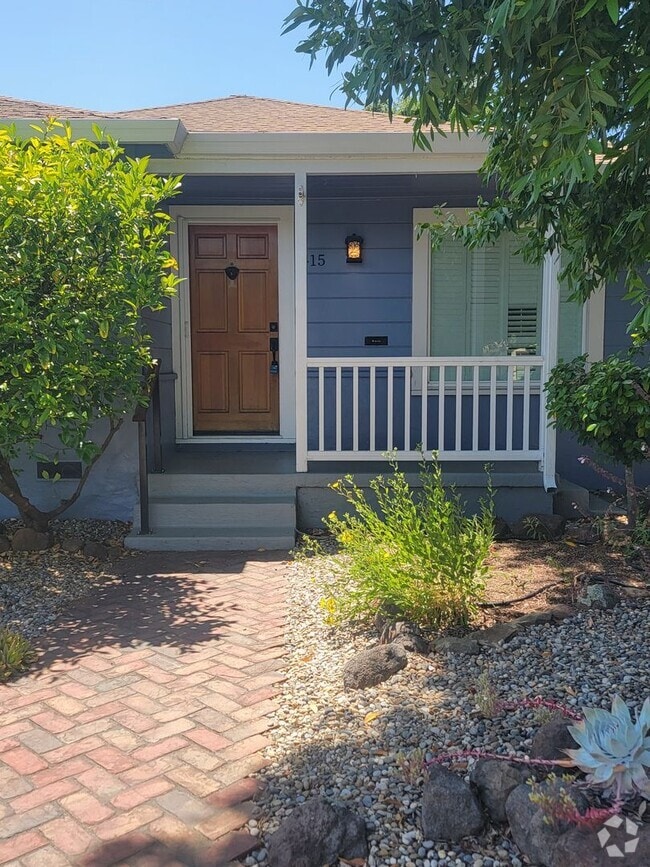 Building Photo - Charming 2-Bed, 2-Bath with Modern Touches... Rental