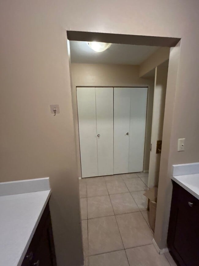 Fantastic 2 Bed 2 Bath Condo in the U Dist... Unit 105 ONE OFF