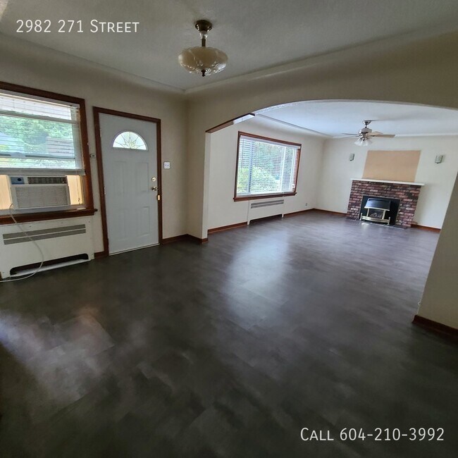 Photo - Spacious 3 Bedroom Home With Large Backyard