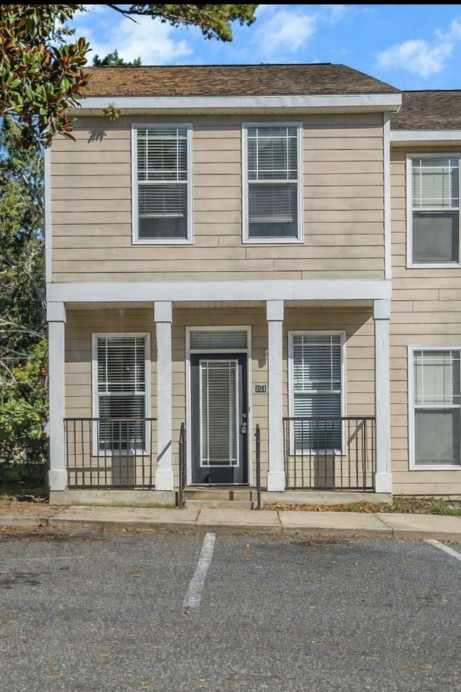 Building Photo - 2400 Fred Smith Rd Unit #201