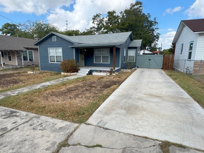 Photo - 323 Arlington Ct