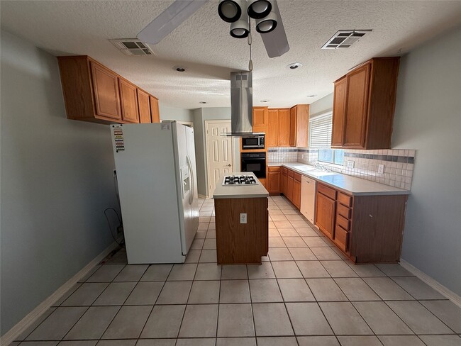 Photo - 523 Earls Ct Dr