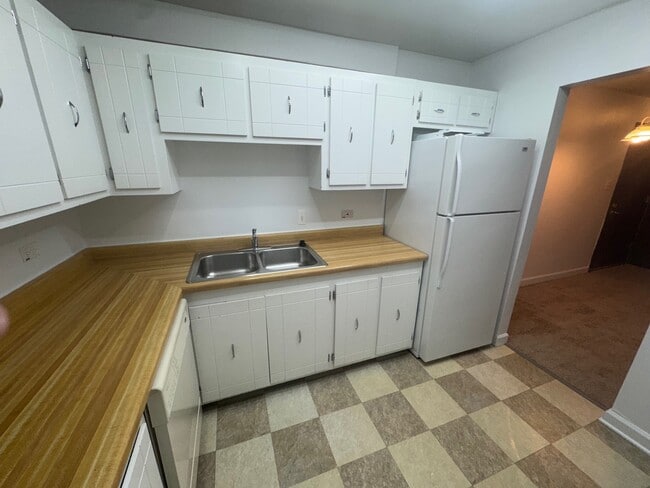 Photo - 700 Perrie Dr Unit 305