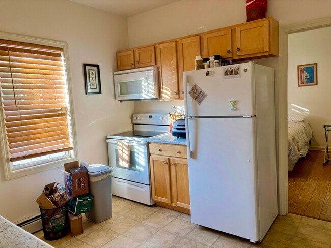 Building Photo - 15 Pleasant St Unit 1 Rental
