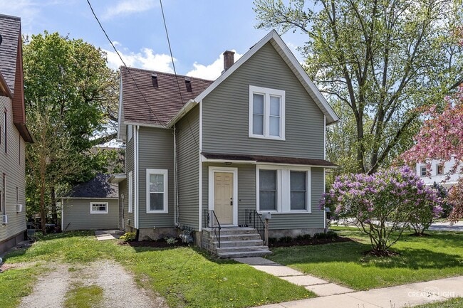 Photo - 121 Washburn St Townhome