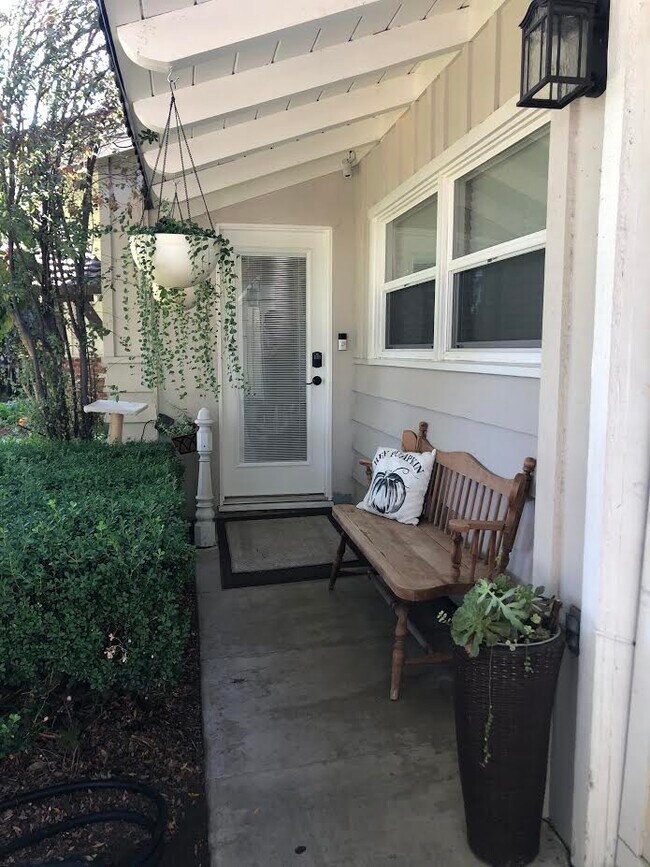 Side Entrance - 10304 Cliota St