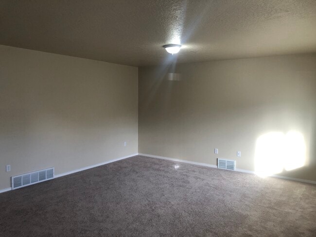 Photo - 1124 SW Lost Trail Dr