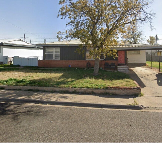 Building Photo - 1212 E Century Ave
