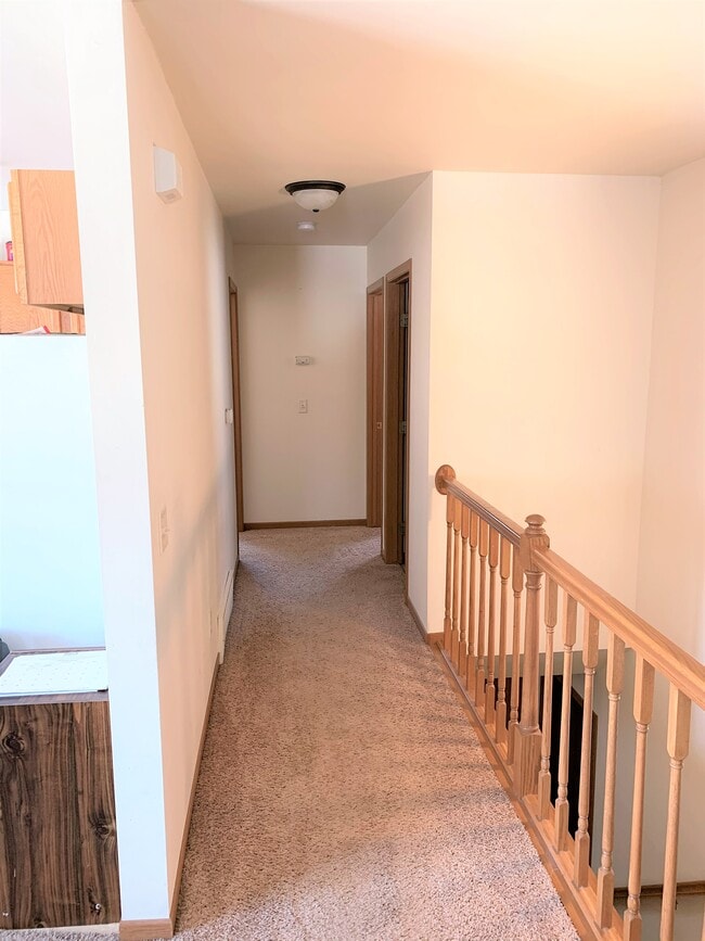 Photo - 812 Van Es Pky